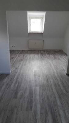 Schöne renovierte zwei Zimmer Wohnung in Remscheid, (Zentralpunkt)