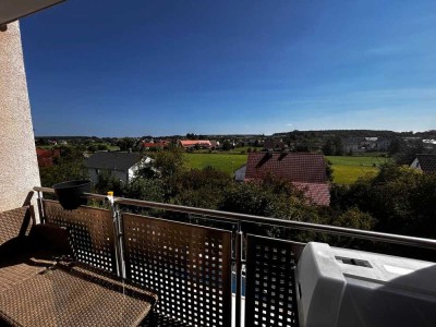 Sonnige 3-Zimmer-Whng mit Balkon, EBK, Garage. Haustiere erlaubt!