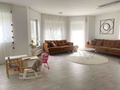 Zweifamilienhaus mit Garage!