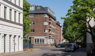 Df.-Ober-/Niederkassel: Charmante Eingentumswohnung in restauriertem Altbau