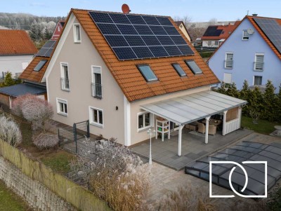 Traumhafte Lage! Hochwertiges Einfamilienhaus mit Pool und Panoramablick ins Grüne