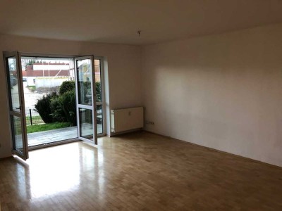 Charmante 2-Zimmer-Wohnung mit eigenem Garten und Tiefgarage in Burgau