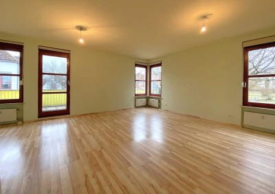 Sofort bezugsfreie 4-Zimmer-Wohnung mit Südbalkon in ruhiger Lage