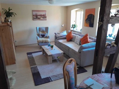 Helle 2-Zimmer-Altbau Wohnung in Hochheim