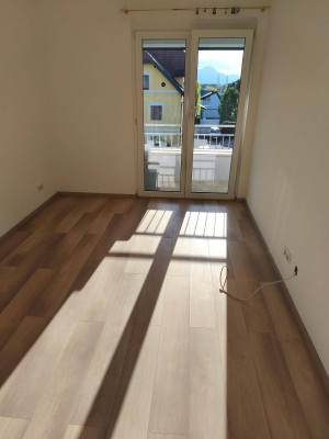 Helle ruhige Wohnung ab sofort zu vermieten mit neuer Küche,mit Balkon und Parkplatz