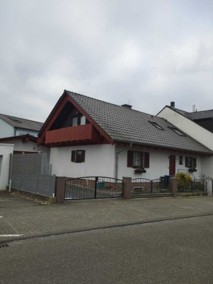 Möblierte Dachgeschosswohnung mit Balkon