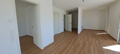 Erstbezug mit Balkon und EBK: helle 2-Zimmer-Wohnung mit geh. Innenausstattung