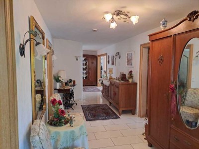 Haus im Haus, 154 m²-Eigent.whg. im MFH mit zus. 72 m² beheizter Nutzfläche im Keller als Büro o.ä.