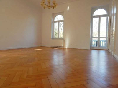 Altbauwohnung in sanierter Villa am Kurpark