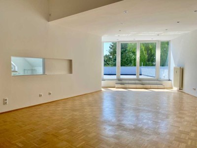 Luftig wohnen über den Dächern – stilvolle Dachgeschosswohnung mit beeindruckender Terrasse.