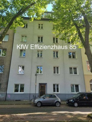 Vermietete 2,5-Zimmer-Wohnung inkl. Balkon im KfW-85-Haus - über 4 % Rendite