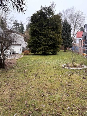 1115 m2 Baugrundstück mit Einfamilienhaus in Mü-Lochhausen