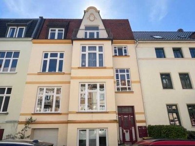 3-Zimmer-Dachgeschosswohnung mit Kamin, 2 Balkone und Einbauküche