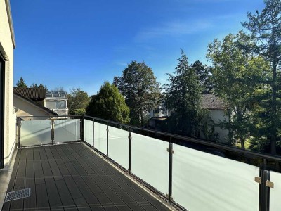 Sonnendurchfluteter Dachgeschosstraum mit großer Terrasse