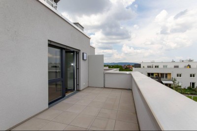 ERSTBEZUG: Schöne Dachterrassenwohnung mit Grünblick