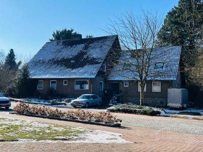 Exponiertes Haus mit separater Wohnung und Praxis in zentrumsnaher Lage mit großem Grundstück