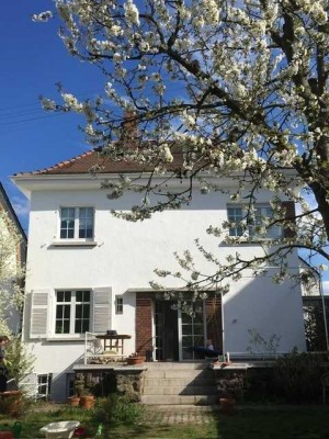 Schöner Stilaltbau in begehrter Lage von Dreieichenhain