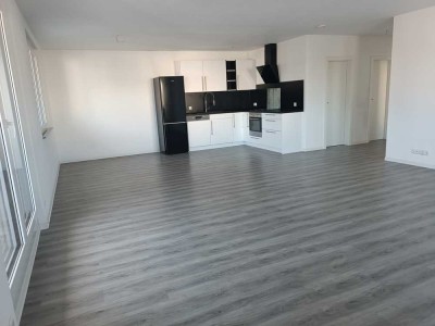 Neue moderne, schicke 3,5-Zimmer Penthouse-Wohnung mit Aufzug