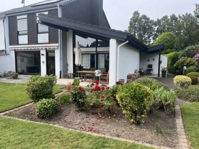 Großes Grundstück mit Reihenendhaus in Hösel