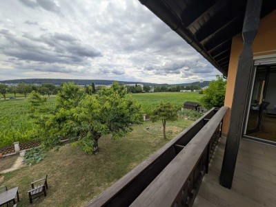 Ansprechende und modernisierte 5-Zimmer-Erdgeschosswohnung mit Balkon in Kelheim