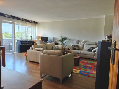 Geräumige 3,5 Zimmer-Wohnung mit Einbauküche, Aufzug & Balkon – zentral und familienfreundlich!