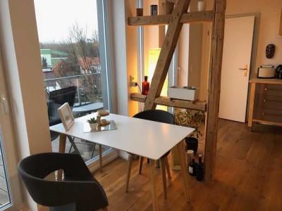 Kleines Penthouse mit Balkon, Echtholz-Dielen und schönem Badezimmer ab 1.3.2026