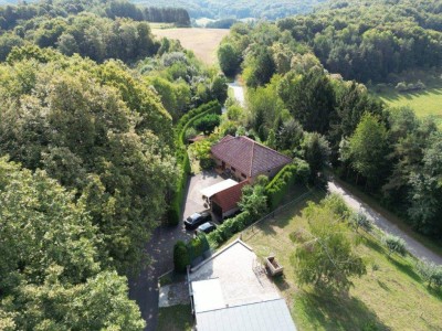 Sonnendurchflutetes Landhaus in absoluter Ruhelage mit herrlicher Aussicht und Charme