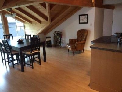 Schöne große Dachgeschosswohnung, ca. 95 m² Grundfl. und 55 m² Wohnfl., Ideal für 1 oder 2 Personen.