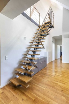 Dachgeschoss mit Galerie: Einbauküche | Bad m. Fenster | Parkett & Glattputz | Bodenheizung