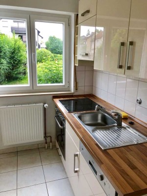 Stilvolle, modernisierte 2-Zimmer-Erdgeschosswohnung mit Balkon und Einbauküche in Stuttgart