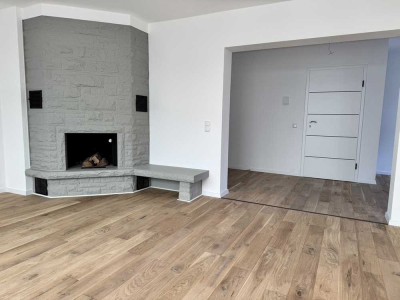 Erstbezug nach Sanierung: Attraktive 4-Zimmer-Erdgeschosswohnung, Kamin, Wintergarten, Terasse