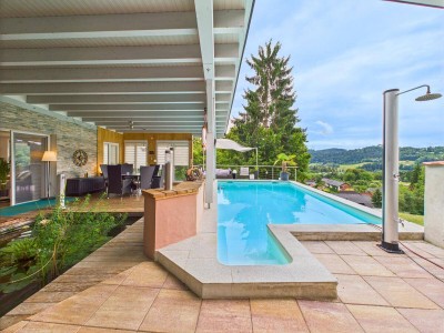Großzügiges Wohnhaus mit Pool, Einliegerwohnung &amp; Terrasse in Ruhelage