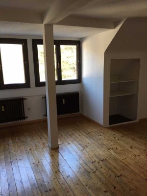 Schöne 1-Zimmer-Wohnung mit Seeblick in ruhigem 8-Familien-Haus