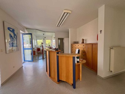 Ehemaliges Praxisgebäude für Gewerbe oder als freistehendes Einfamilienhaus