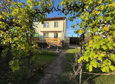 Charmantes Reihenendhaus mit viel Platz und Gartenparadies in Landau