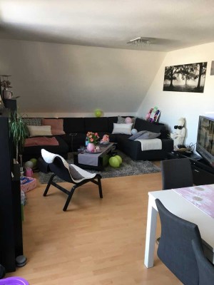 Schöne 2-Zimmer-DG-Wohnung in ruhiger aber zentraler Wohnlage