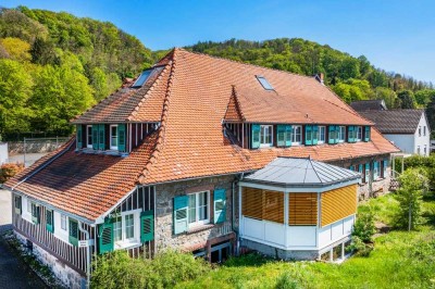 Denkmalgeschützte Metzendorf-Villa mit Nebengebäuden in schöner ruhiger Hanglage von Zwingenberg