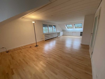 4 Zi / 122qm mit 10qm Balkon  und Weitblick ins Grüne - 1. Etage - neue Einbauküche - Parkett Buche