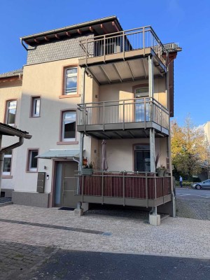 Wunderschöne 3-Zi.-Wohnung in saniertem Altbau!