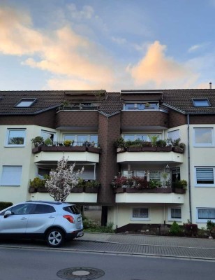 Schöne 3,5-Zimmer-DG-Wohnung mit Balkon in ruhiger Lage in Essen- Schönebeck