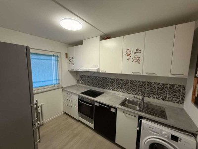 Renovierte 2,5 Zi. Wohnung im 4ten OG mit gutem Zuschnitt, EBK, Balkon, Aufzug + geringe Erbpacht