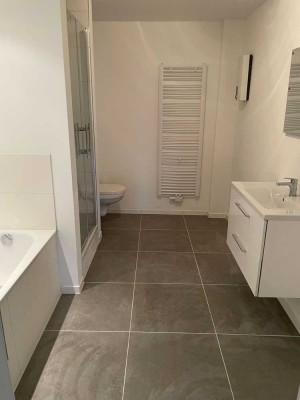 Schöne helle 3-Zimmer-Wohnung mit neuem Badezimmer im Herzen von Neuss mit Balkon