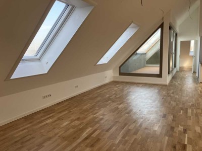 Erstbezug und Einbauküche: Exklusive 2-Raum-Dachgeschosswohnung mit geh. Innenausstattung