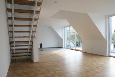 Moderne, neuwertige 5-Zi.-Maisonette Wohnung mit großem Balkon in top gepflegtem Mehrfamilienhaus