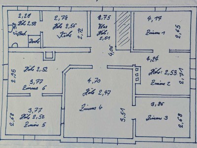 Gemütliche 4- 6 Zimmer-DG-Wohnung in Braunschweig mit Parkettboden