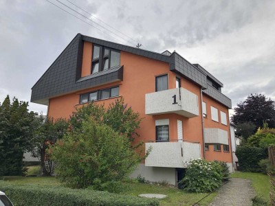 Großzügige 2,5 Zi-Whg. mit Tageslichtbad, zwei Balkonen INKL. geräumiger Einzelgarage