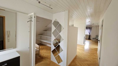 Schöne Dachwohnung 800 € - 59 m² - 1.0 Zi.