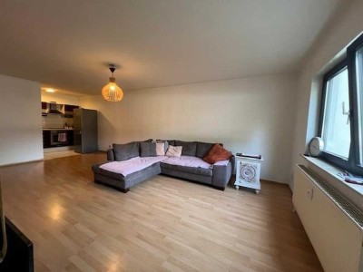 Sofort verfügbare 2 Zimmer Wohnung mit Balkon, TG Stellplatz und EBK in Böblingen