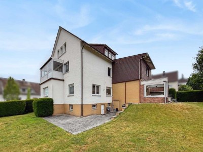Vielseitiges Wohn- und Geschäftshaus mit Praxis, Wintergarten und großem Garten in Anspach
