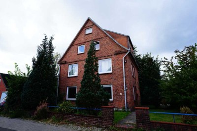Großzügige 4-Zimmer-Wohnung mit Renovierungsbedarf und großem Garten in Rendsburg Süd!
